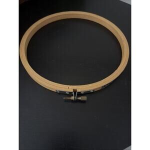 VINTAGE “WOOLWORTH” WOOD EMBROIDERY HOOP! 7 Inch (226)